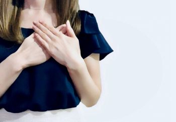 モテる秘訣は、自分のことを話さないで、相手の話を聞くこと