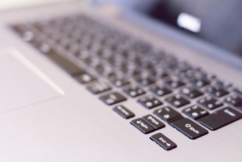 ネット副業で月100万円の収入を得るためには、情報量の多い巨大なサイトを持つことが必要。