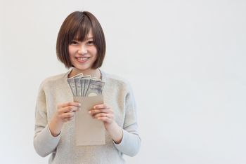 情報と言うのは、確かに形はありません。でも、価値のある情報を提供して、その対価としてお金をいただくことは、悪いことではない。