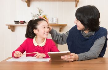 子どもに自分で考えさせることが必要。そして褒めてあげることが大切