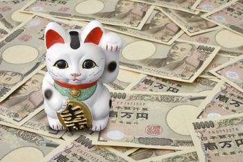 権利収入は、次から次へと人を紹介しないと、収入は得られない。だからいつか必ず終わる。