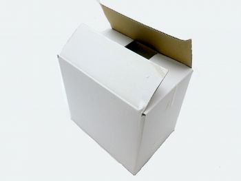 「白い段ボールの方が軽く感じる」という情報を知るだけで、会社の売上がアップする