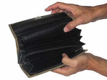お金がないけど、誰も助けてくれない。