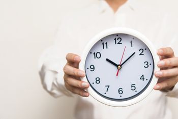 人生で最も価値の高いものの１つが、「時間」である。その大切な時間を、１時間２００円くらいで売ってしまうのは、本当にもったいないこと