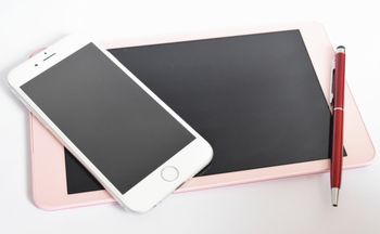 信頼があり、商品を販売している想いや気持ちに共感していれば、商品のことをよく知らなくても、その商品を購入する人がいる。人は、商品の効果やメリットだけで、商品を購入するわけではない。