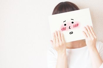 日本人は、恥ずかしがりやで優柔不断な人が多い。人に気を使うため、自分が主導で何かを決めるのが得意ではない傾向がある。